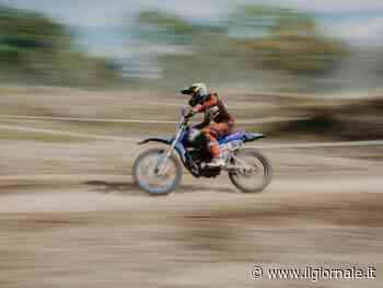 La gara di velocità tra moto, poi l'impatto contro l'auto: morto un 16enne