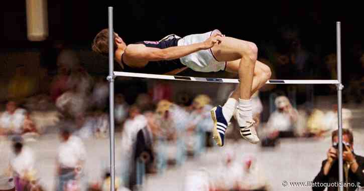 Addio a Dick Fosbury, l’uomo che rivoluzionò il salto in alto: fu campione olimpico nel 1968