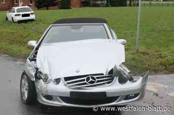 Bad Oeynhausen: Auto wird auf Feld geschleudert