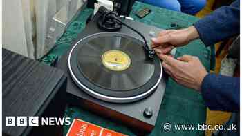 Vinyl records outsell CDs in US for first time in decades