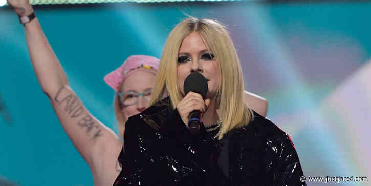 Avril Lavigne Handles Topless Protester Who Rushed Stage During Juno Awards 2023