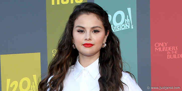Selena Gomez Shouts Out Miley Cyrus with New Makeup-Free Selfies & 'Endless Summer Vacation' Reference