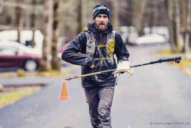 Derde keer goeie keer? Ultraloper Karel (34) gestart aan meest waanzinnige marathon ter wereld: “Vorig jaar vroeg ik de weg aan een vuilnisbak”