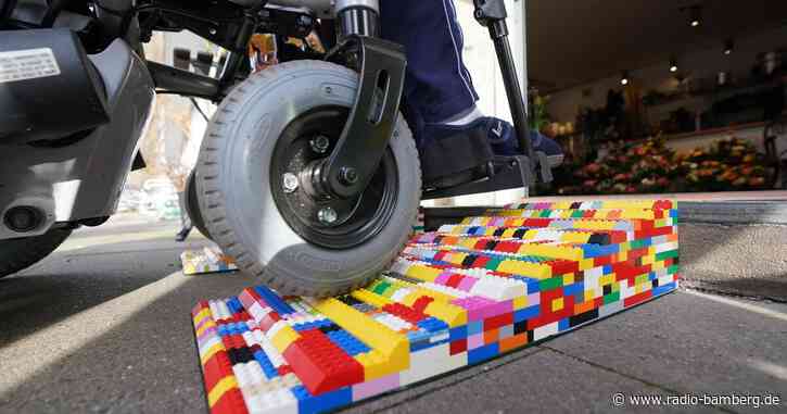 Lego-Rampe sorgt in Blumenladen für Barrierefreiheit