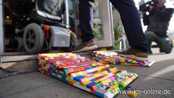 Hamburg: Lego-Rampe sorgt in Blumenladen für Barrierefreiheit