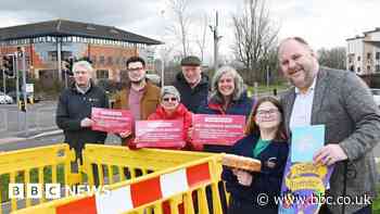 Swindon roadworks third anniversary 'celebrated' with cake