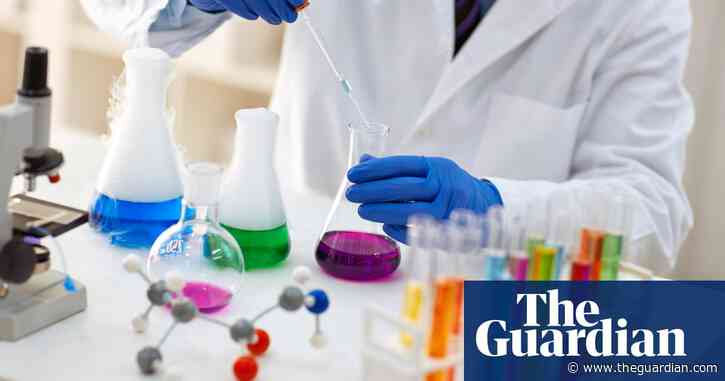 1,100 scientists and students barred from UK amid China crackdown
