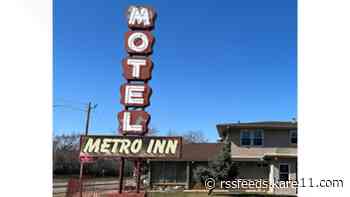 Hennepin County auctioning off 1960s Minneapolis motel signs