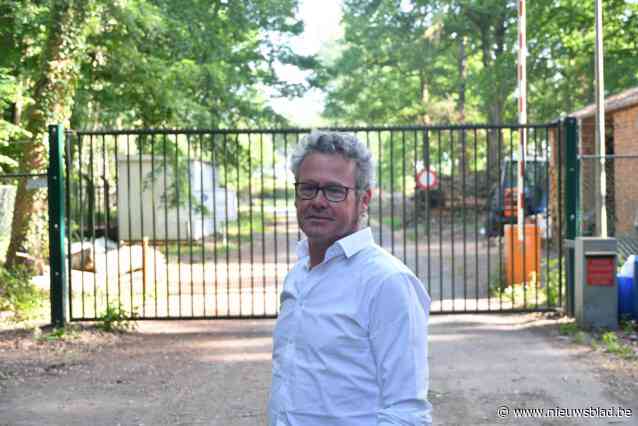 Schepencollege stuurt aangetekende brief naar premier en staatssecretaris tegen nieuw asielzoekerscentrum: “We willen niet in een lange juridische procedure verglijden”