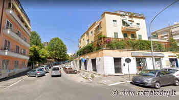 Scippa anziana e la fa cadere in terra, inseguito dai residenti si nasconde in un bar