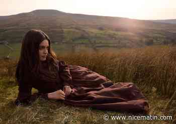 "Les sœurs Brontë continuent de fasciner": Emma Mackey se confie pour la sortie de son nouveau film