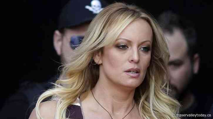 Stormy Daniels meets with prosecutors investigating Trump
