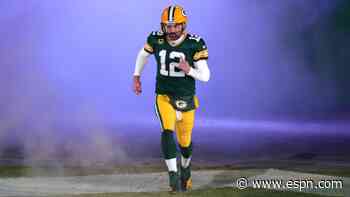 Aaron Rodgers, Brett Favre carved different paths as Packers legends but will leave the same way
