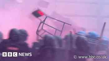 Napoli v Eintracht Frankfurt: Football fans throw chairs at Naples riot police