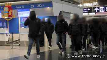 Laziali e romanisti controllati a vista in aeroporto, poi arrivano anche i tifosi tedeschi da Napoli