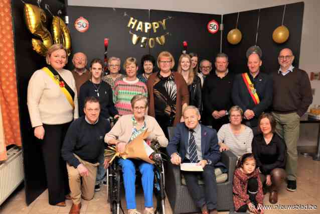 André en Jeannine varen in een gouden huwelijksbootje
