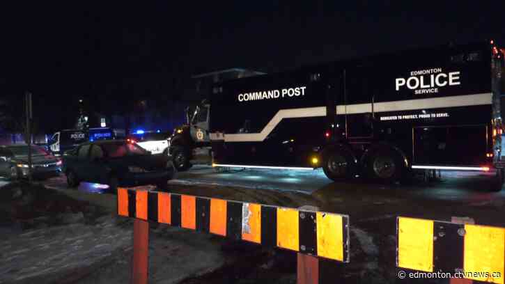 2 Edmonton police officers shot and killed: sources