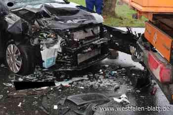 Lübbecke: Wagen kracht in städtischen Kleintransporter