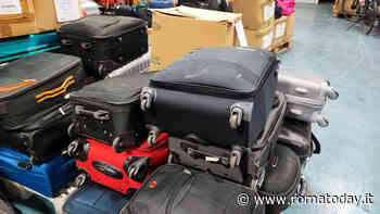 Torna l'asta degli oggetti smarriti  in aeroporto: via alle offerte per gli "affari in valigia"