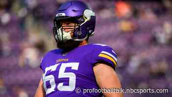 Vikings re-sign Austin Schlottmann