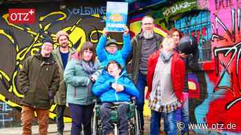 Exklusiv inklusive Party im pinken Kassablanca-U-Boot in Jena