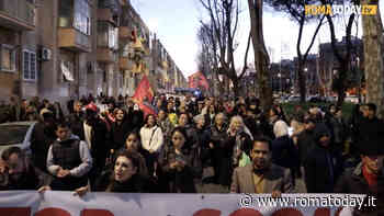 VIDEO | Stop sgomberi e politica della casa: in centinaia al corteo tra le strade di San Basilio