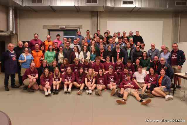 Oud-leiders Chiro Pendoender halen herinneringen op met ouderwetse dia-avond