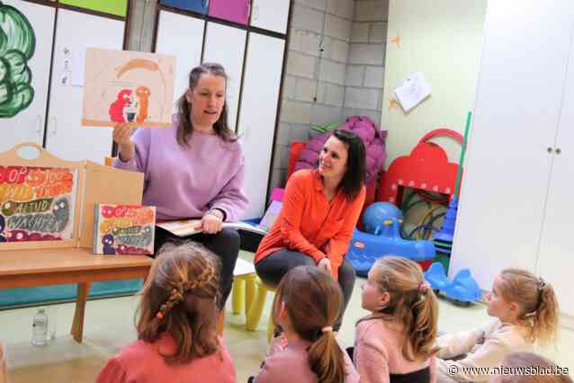Auteur Hanne Luyten brengt bezoekje aan kleuters Sint-Carolusschool met haar nieuwste boek