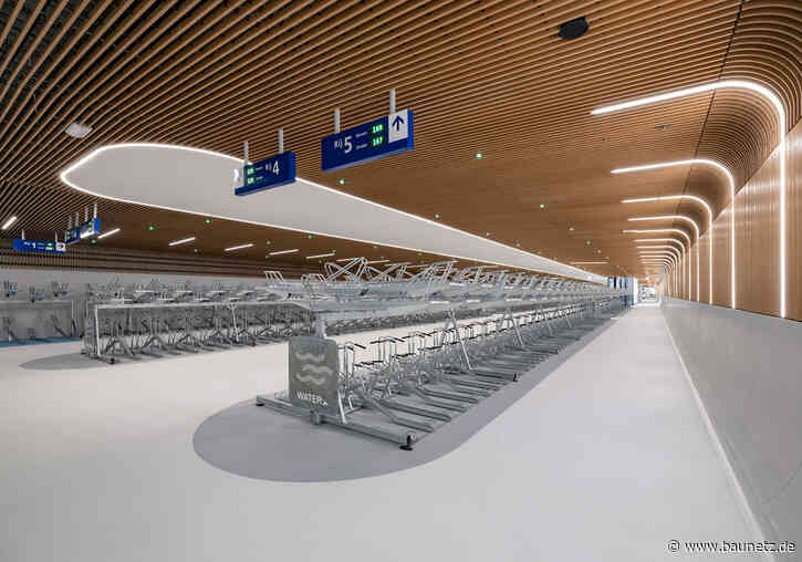 Versenkt im Amsterdamer Hafen
 - Fahrradgarage von VenhoevenCS