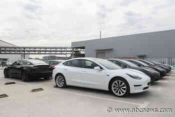Two Canadian motorists unknowingly open wrong Teslas and are allowed to drive away
