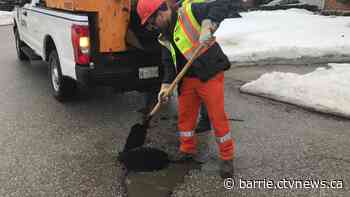 Barrie road crews out filling potholes