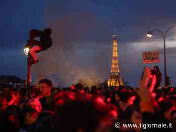 “Parigi in fiamme e Macron al centro”. Esplode la protesta in Francia