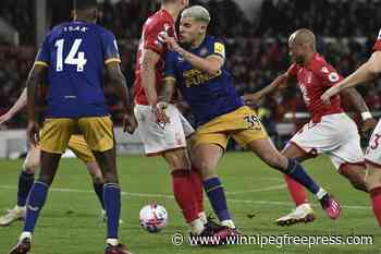 Isak scores late as Newcastle beats Nottingham Forest 2-1