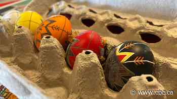 Ukrainian newcomers teaching the art of pysanka ahead of Easter