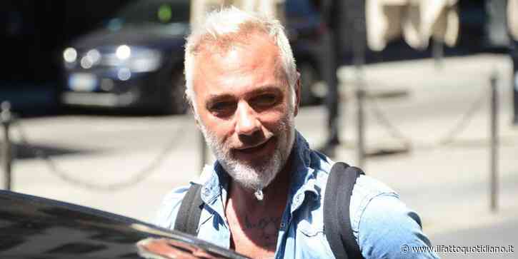 Gianluca Vacchi indagato per presunti abusi edilizi: nel mirino la mega villa in Sardegna da 15 stanze