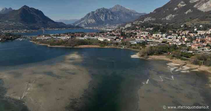 Siccità, al Lago di Olginate nel Lecchese riaffiorano secche e isolotti: “Situazione idrica sarà pesante in estate, c’è preoccupazione”