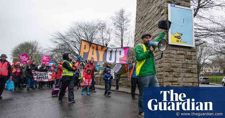 Teaching unions in England begin talks with government as strikes paused