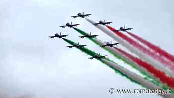 VIDEO - Il volo delle “Frecce Tricolori" apre la Maratona di Roma