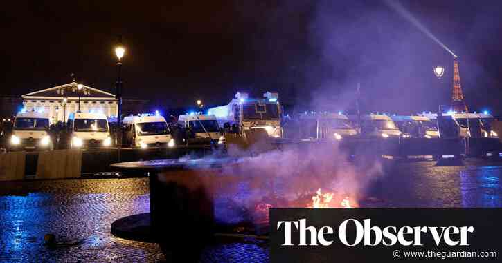 Paris police ban gatherings on key sites as French pension protests grow