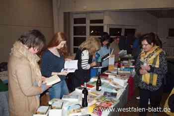 Abend für Literatur in Schlangen nutzen viele zum Stöbern