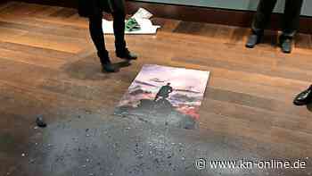 Letzte Generation überklebt Romantiker-Gemälde mit Bild von brennendem sächsischen Wald