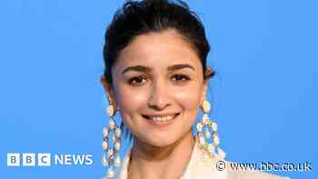 Bollywood's complex relationship with paparazzi