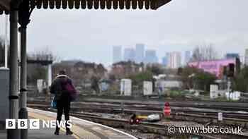 Rail strikes: Transport ministers should follow health lead, says RMT