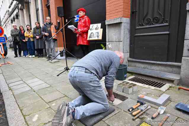 Borgerhout Nieuwe struikelstenen herdenken Antwerpse slachtoffers van de Jodenvervolging. “Een gitzwarte pagina in onze geschiedenis en een herinnering die we leven moeten houden”