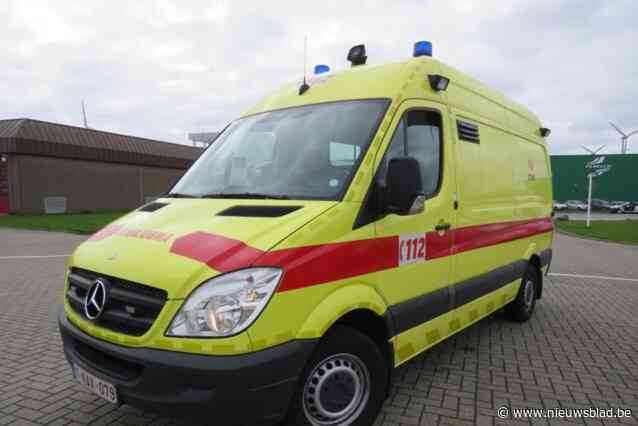 Vrachtwagen botst tegen personenwagen