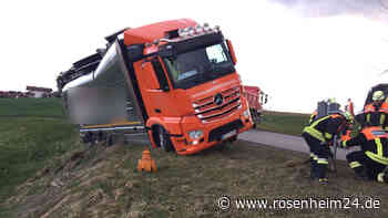 Aufwendige Bergung nach Lkw-Unfall bei Griesstätt