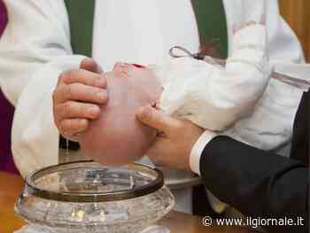 C'è dell'acido nell'acqua santa. E al battesimo si sfiora la tragedia