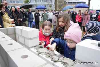 Der Grundstein für das Pelikanhaus ist gelegt