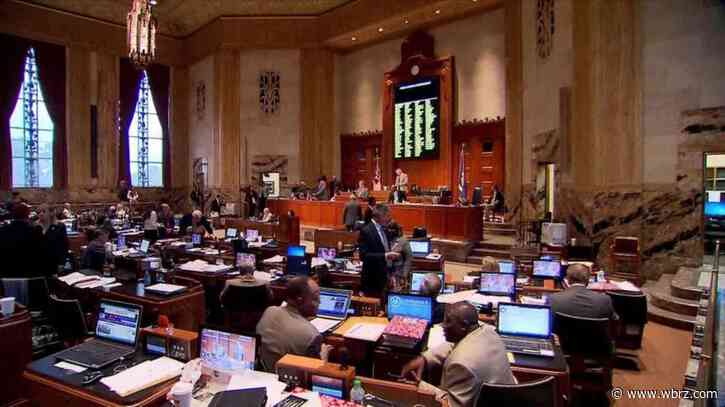 Lawmaker proposes legislative pay hike