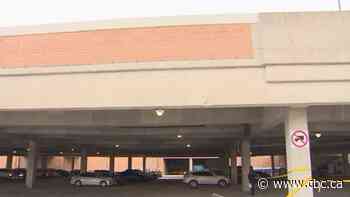 1 dead, 2 injured in 'very brazen daytime shooting' at Fairview Mall parking garage